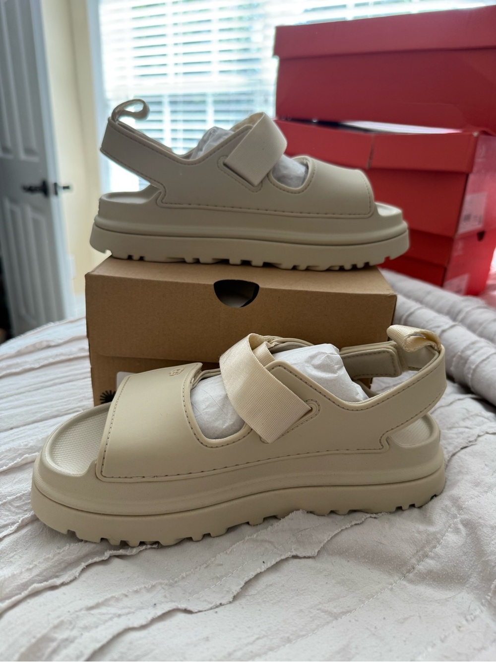 New In Box UGG K GOLDENGLOW Sandals Off White Kids Size 4 Womens 6